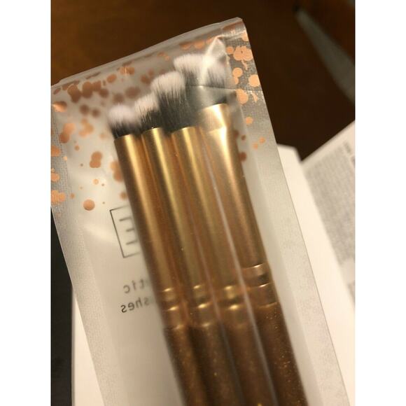 LUXIE 4 piece Premium Synthetic Handcrafted Brushes Gold Sparkle *New & Sealed* - Picture 1 of 4